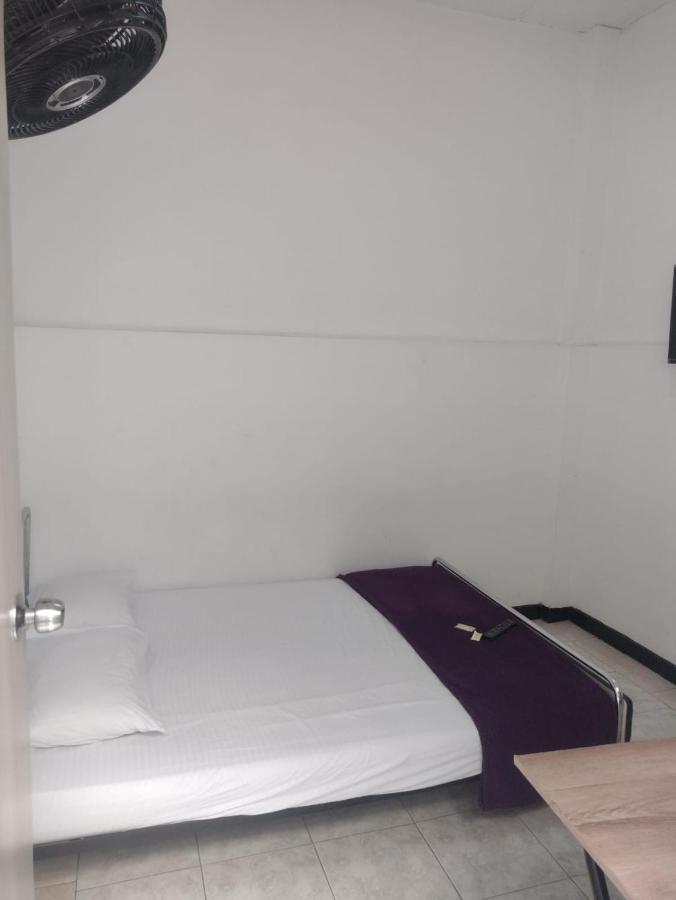 Petronio'S Hostel Кали Экстерьер фото